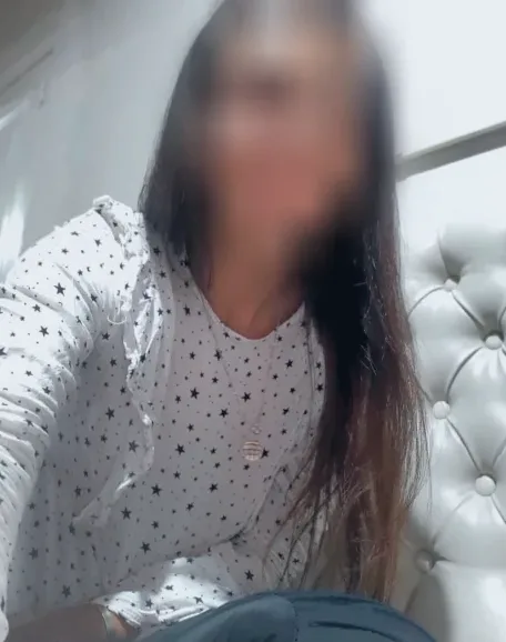 Amira, 26