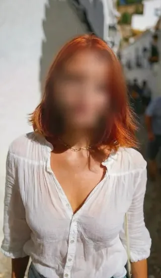 Manuela, 30